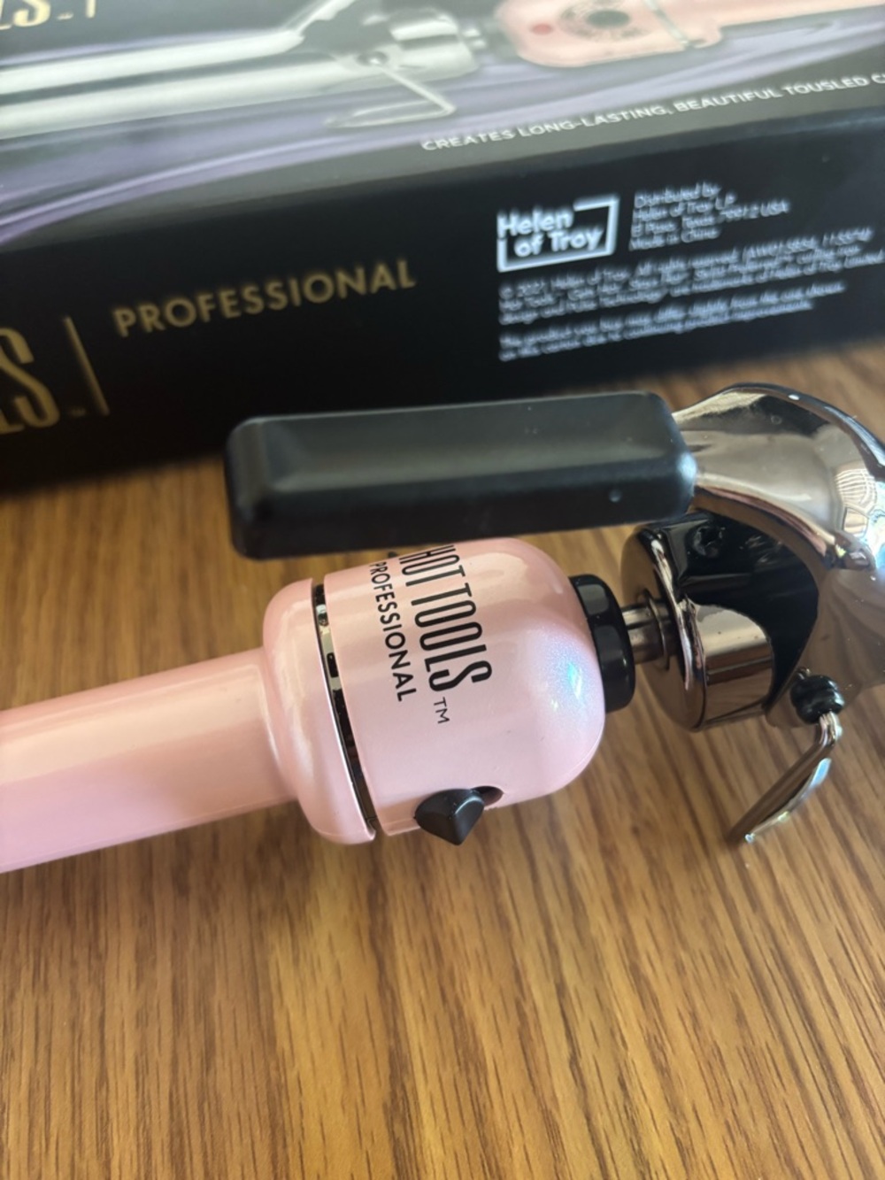 Hot Tools Professional 1 1/2" Titanium Curling Iron/Wand Pink